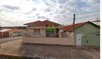 Casa 3 Dormitórios à venda região central Botucatu/SP