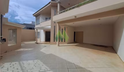 Sobrado 05 Dormitórios à Venda – Altos dos Paraiso - Botucatu/SP