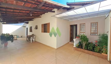 Casa 03 Dormitórios à venda – Jardim Itamarati - Botucatu/SP