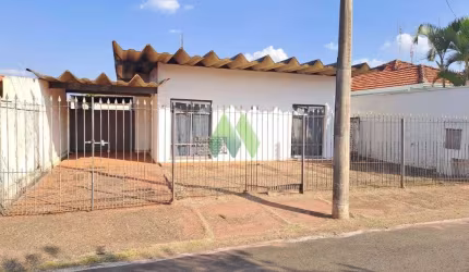 Casa 3 Dormitórios à venda - Vila Carmelo - Botucatu/SP