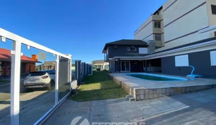Sobrado com 6 Dormitórios, Piscina e Vista para o Mar – Tramandaí para Locação Anual