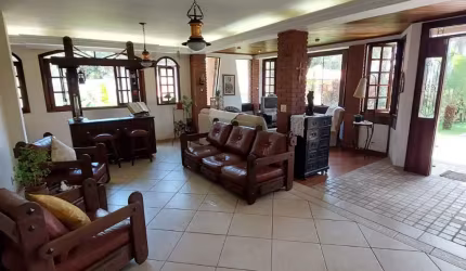CASA EM CONDOMINIO