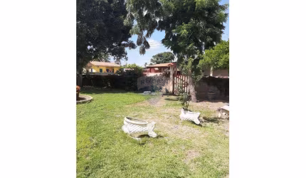 CASA COM TERRENO - 900m²