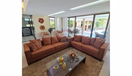 Luxo à Beira-Mar: Casa Excepcional em Muro Alto