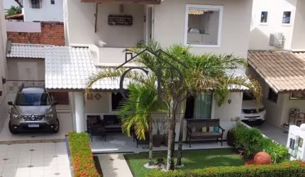 Excelente casa em condomínio fechado com 4/4!