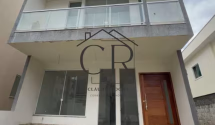 Casa novíssima em condomínio fechado!!