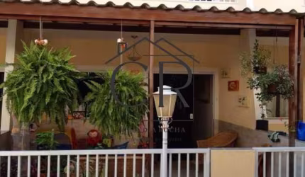 Ótima casa próxima a praia de Ipitanga! Condomínio fechado!
