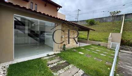 Totalmente reformada, pronta para morar, ao lado de Vilas do Atlântico!