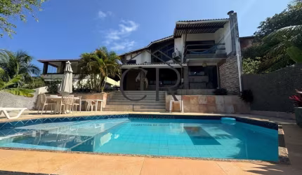 Fantástica casa em alameda fechada, próxima a praia, com portaria 24h!