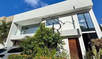 Linda casa em condomínio fechado com excelente localização!