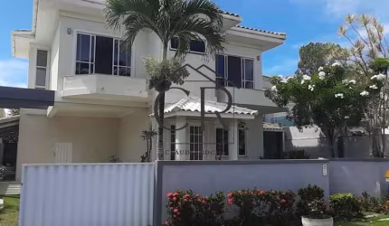 Maravilhosa casa em condomínio fechado com excelente área verde!
