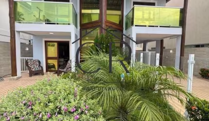 Essa é de tirar o fôlego! Linda casa em condomínio com portaria 24h!