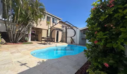 Oportunidade ímpar de adquirir sua casa com um bela piscina privativa!