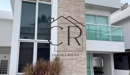 Fantástica casa em condomínio com portaria 24h!