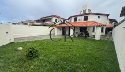 Linda casa em alameda com portaria 24h, no coração de Vilas do Atlântico!