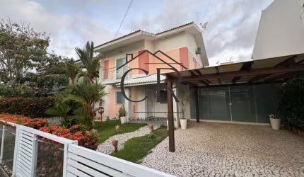 Excelente casa em condomínio fechado com total infraestrutura!