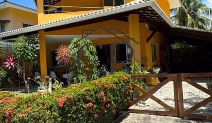 Casa muito bem conservada, com painel solar, em um excelente condomínio dentro do Foz do Joanes!