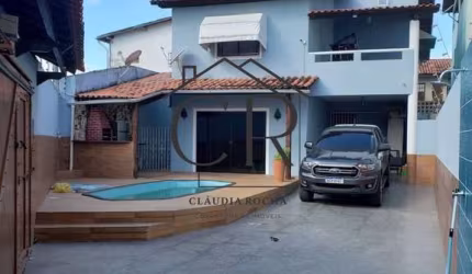 Ótima casa duplex, com 5 quartos, sendo 2 suítes, piscina privativa!