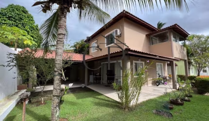 Lindíssima casa em condomínio com portaria 24h, mega área verde!