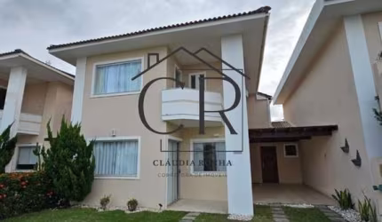 Maravilhosa casa com 4/4 em Buraquinho!