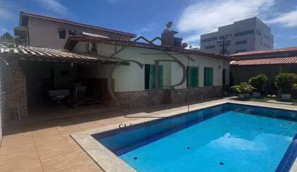 Linda casa térrea em Vilas do Atlântico, alameda  fechada com segurança 24h, super bem localizada!