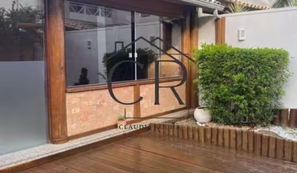 Super decorada, pronta para morar, em condomínio com portaria 24h!