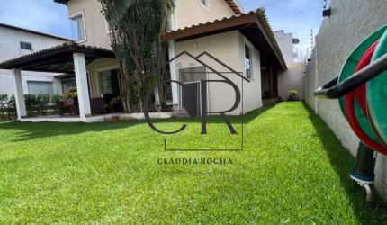 Um verdadeiro espetáculo de casa em condomínio fechado com infraestrutura de lazer!!