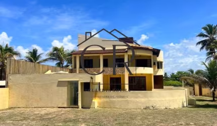 Maravilhosa casa no calçadão de Vilas do Atlântico!