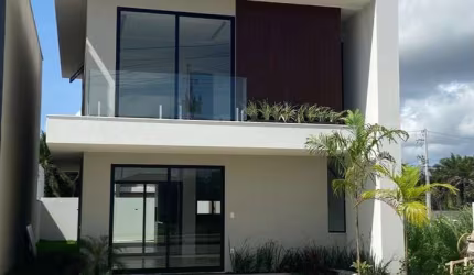 Mega maravilhosa casa em condomínio com excelente estrutura de lazer, novíssima, acabamento impecável!