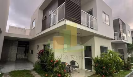 Maravilhosa casa em condomínio com portaria 24h e excelente infraestrutura