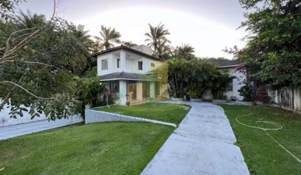 Mega maravilhosa casa em condomínio de alto padrão com mega área externa!