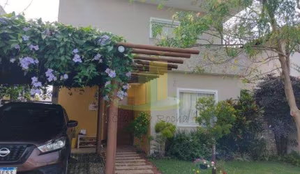 EXCELENTE CASA EM CONDOMÍNIO FECHADO