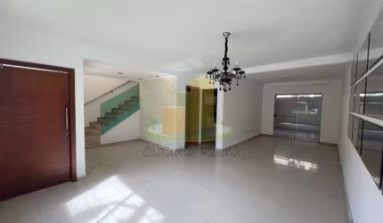 Perfeita casa em condomínio com portaria 24h, pronta para morar!!