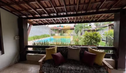 Maravilhosa casa em alameda fechada com portaria 24h!