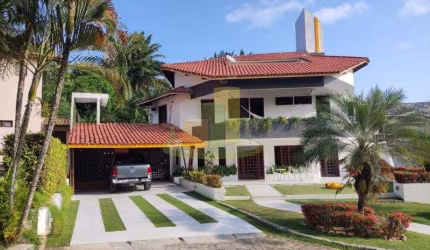 EXCELENTE CASA 4 SUÍTES EM CONDOMÍNIO, ÓTIMA LOCALIZAÇÃO!