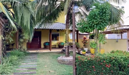 MARAVILHOSA CASA COM BASTANTE ÁREA VERDE, VENHA CONFERIR!!!