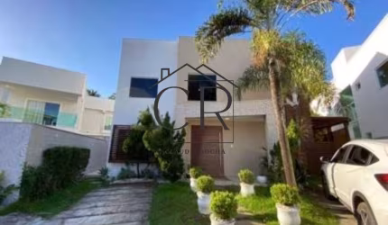 Casa totalmente decorada em condomínio fechado!!