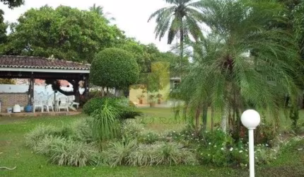 CASA ENORME EM CONDOMÍNIO FECHADO!