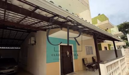 Triplex com 4/4 próximo a praia de Ipitanga, condomínio fechado!