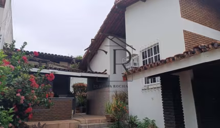 Excelente localização, em alameda fechada, com área comercial! Em Vilas do Atlântico!