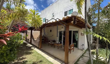 Um charme de casa para locação em condomínio com portaria 24h!