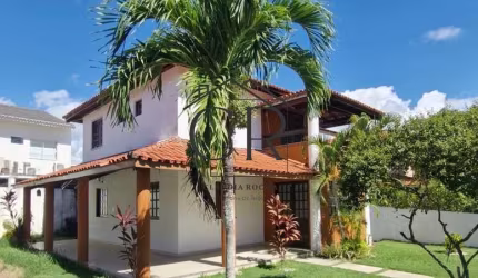 Excelente casa duplex em condomínio fechado com ótima infraestrutura!