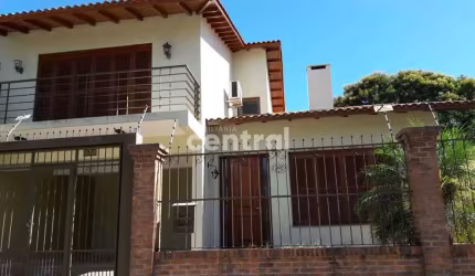 Casa 4 dormitórios com piscina