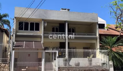 Casa 4 dormitórios com piscina