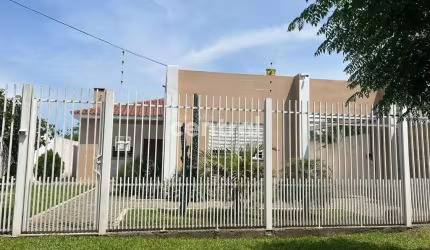 Casa 4 dormitórios com piscina