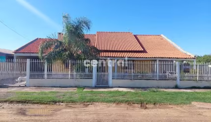 Casa  4 dormitórios