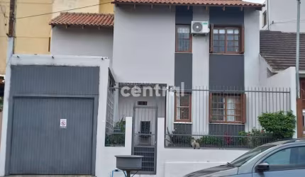 Casa 3 dormitórios com piscina