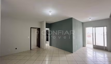 Apartamento amplo com 3 quartos sendo 1 suíte no Bairro Iririu por R$1.750,00 + TAXAS