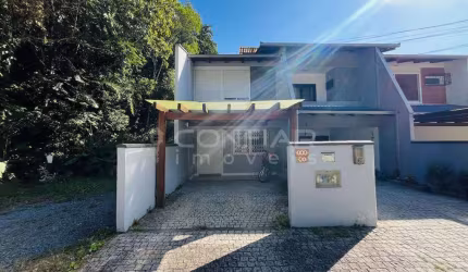 Casa residencial para locação no Bairro Glória por R$2.500,00 + TAXAS