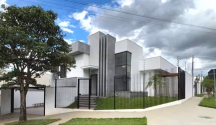 SOBRADO ALTO PADRÃO À VENDA!